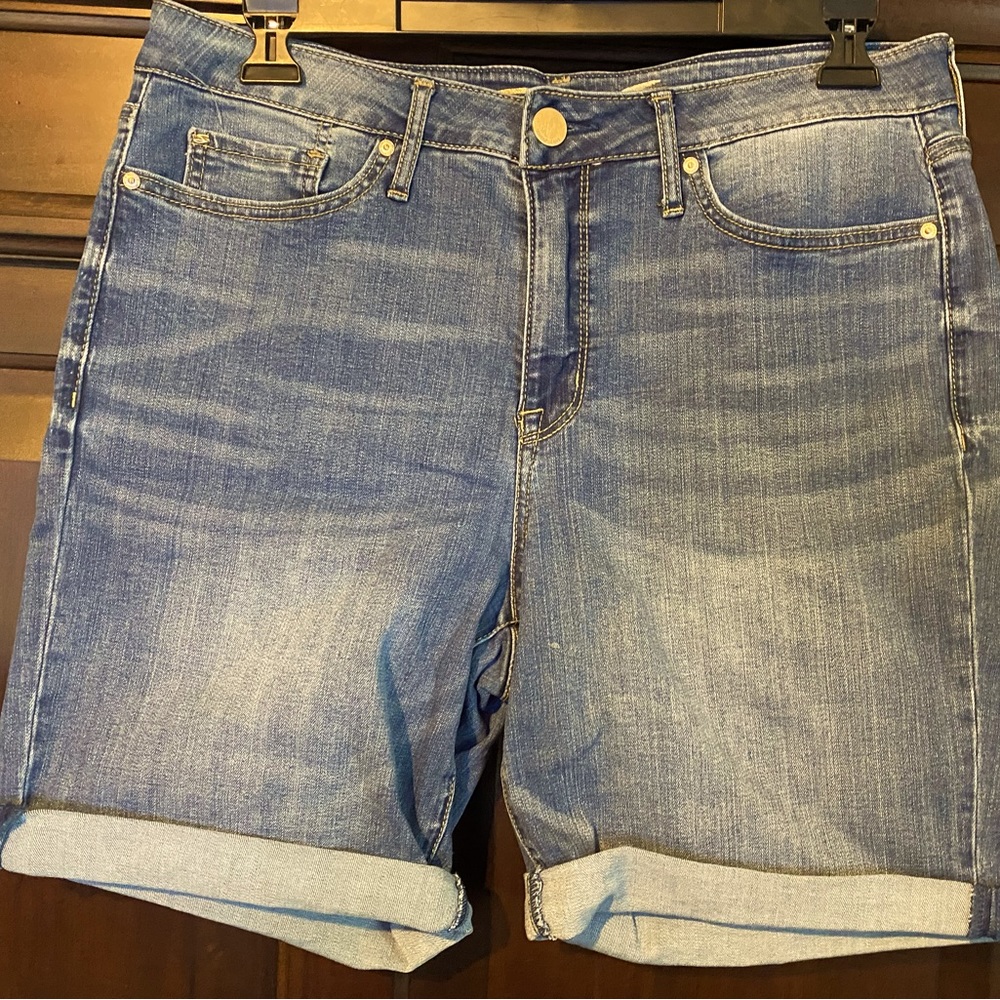Seven 7 Burmuda length Jean Shorts Sz 16 quality cute fit